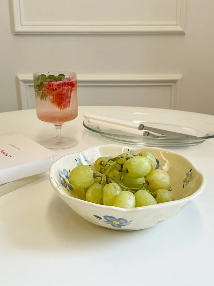 Hand-Painted Ceramic Bowl – Cream Porcelain with Floral Design (17.5 x 5cm)